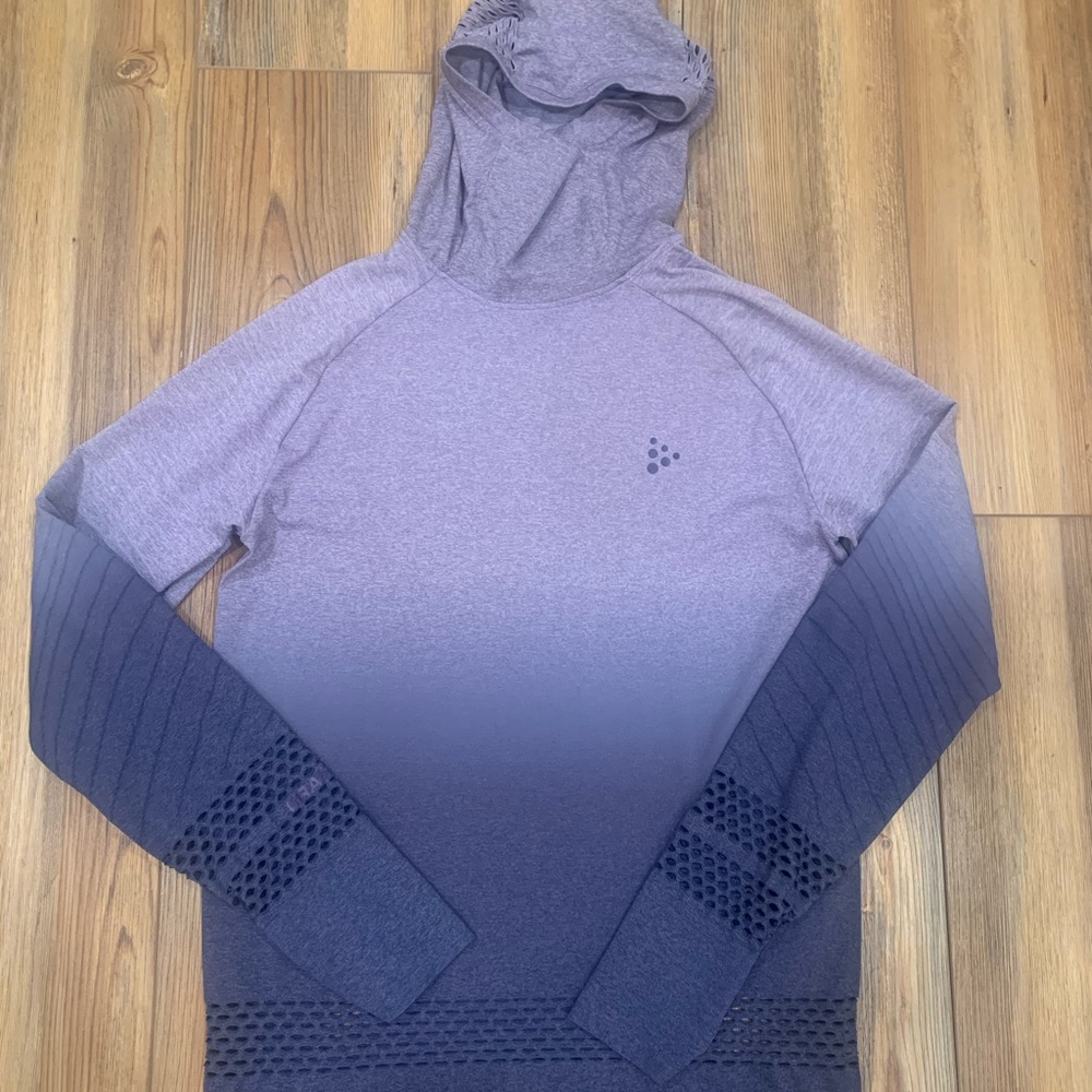Pretty Purple Ombré Hoodie. Lightweight, perfect for a run or workout. EUC